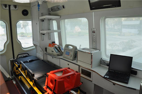 长顺县救护车内部